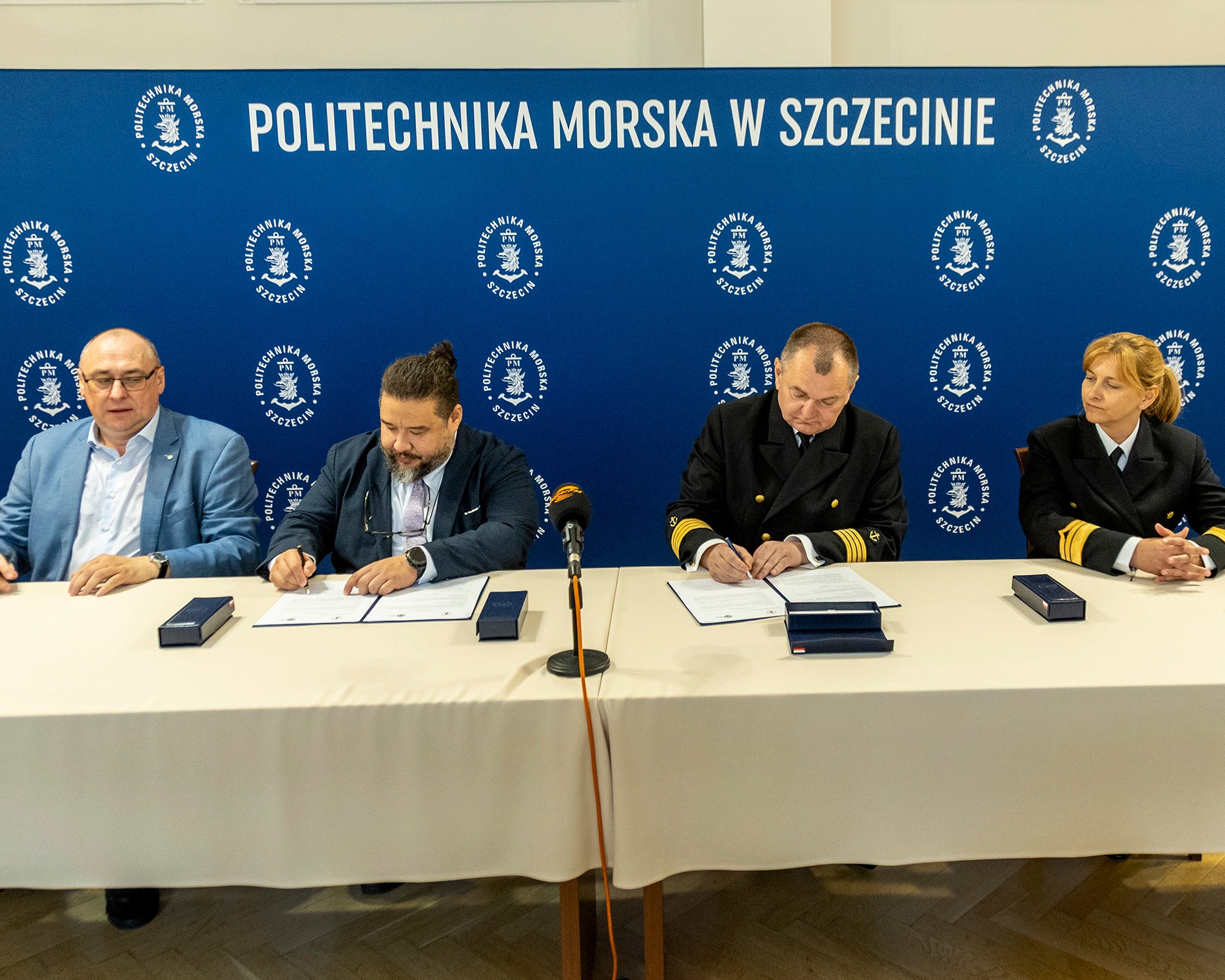 Zielony amoniak ma napędzać żeglugę. Politechnika Morska i Hynfra łączą siły