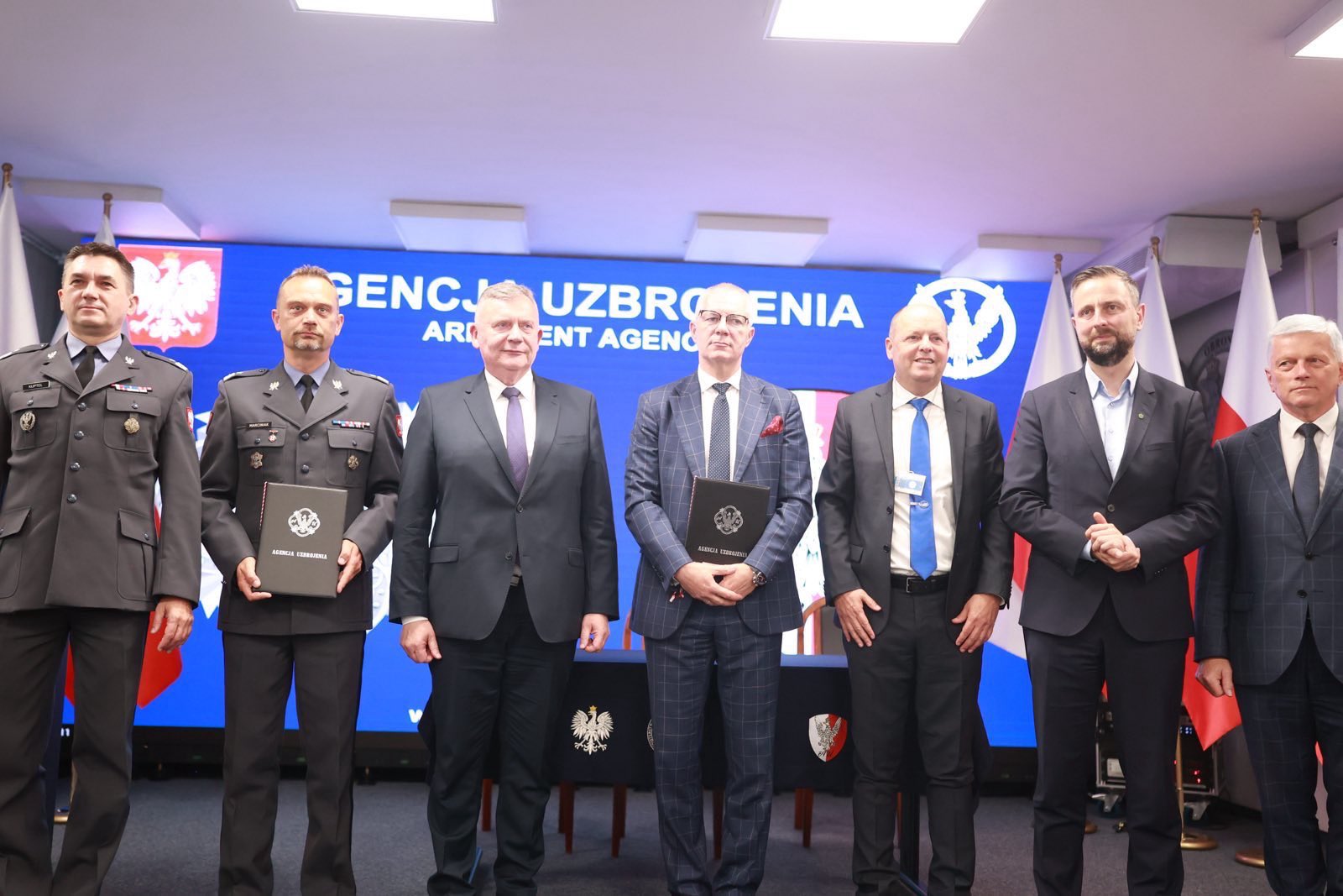 „Trzeba jak najlepiej zabezpieczyć polskie wybrzeże”. Szef MON o umowie na 18 radarów