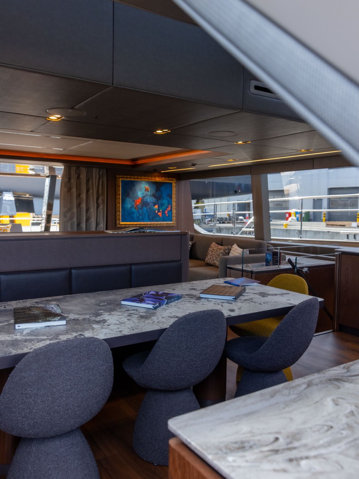 Luksusowy katamaran z Gdańska jako pływająca galeria sztuki