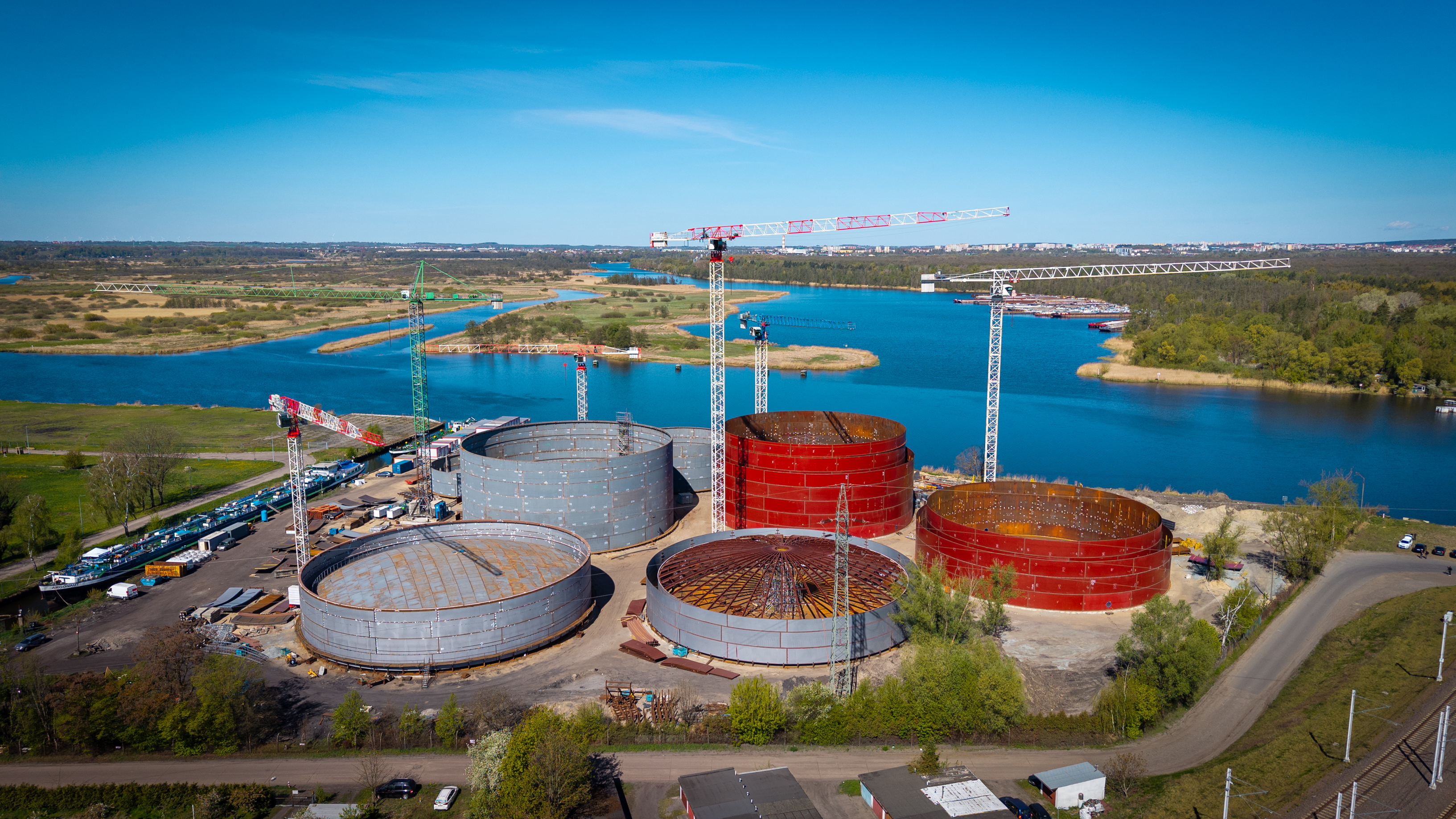 Szczecińscy radni KO zawiadomili prokuraturę ws. budowy bazy paliw bez pozwoleń